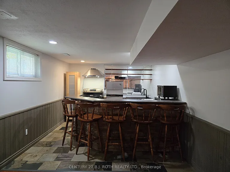 105 Chieftain Cres #BACHELOR — Photo 6