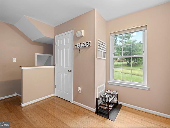 2nd image of 947 Dogwood Ct