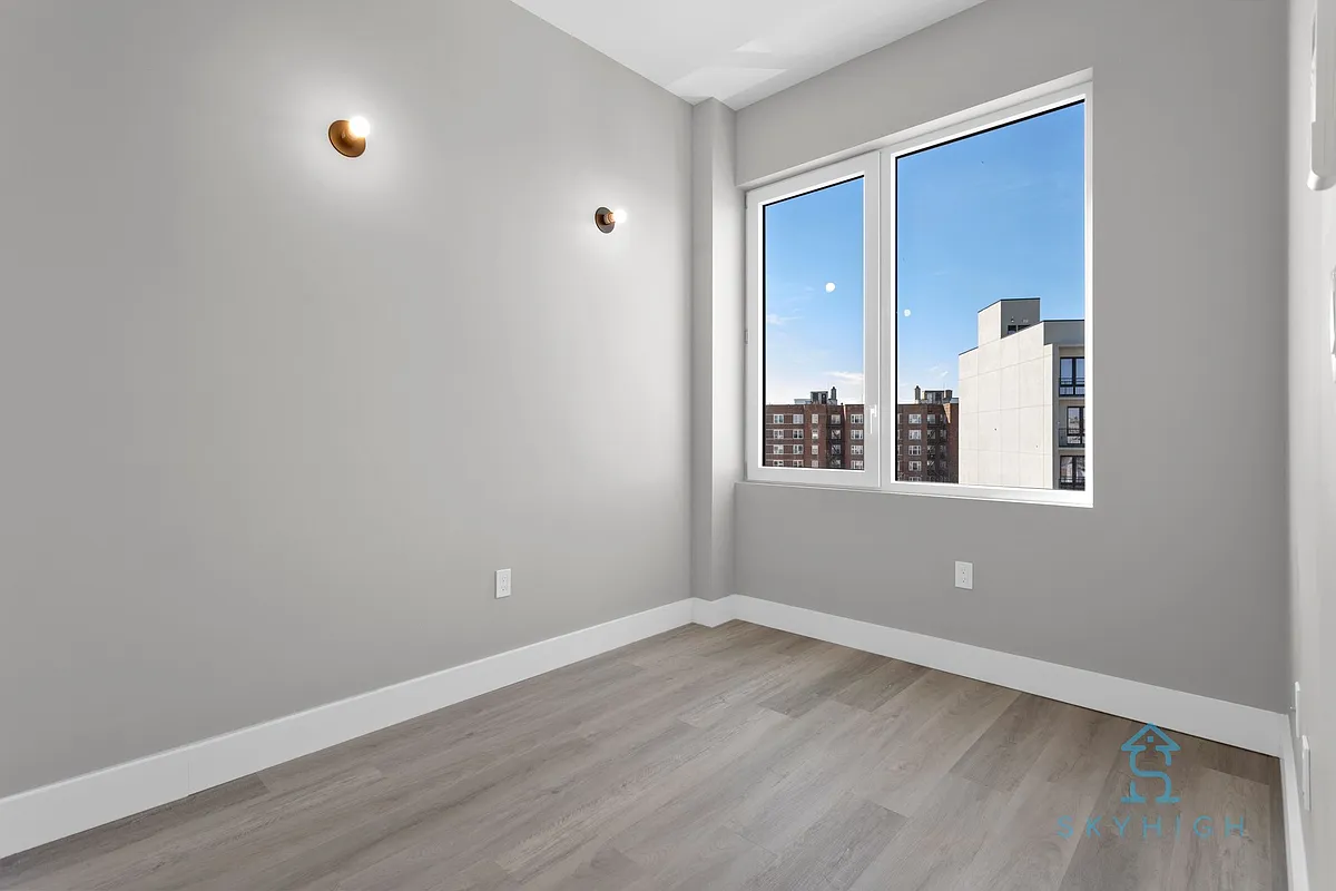 Building Photo - 641 E 28th St #3L