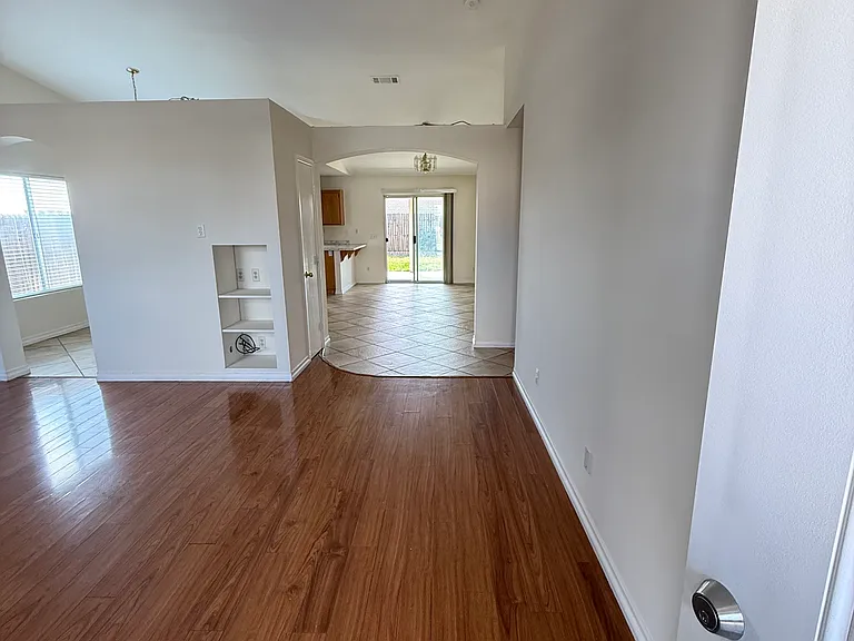 937 Oregon Trl — Photo 2
