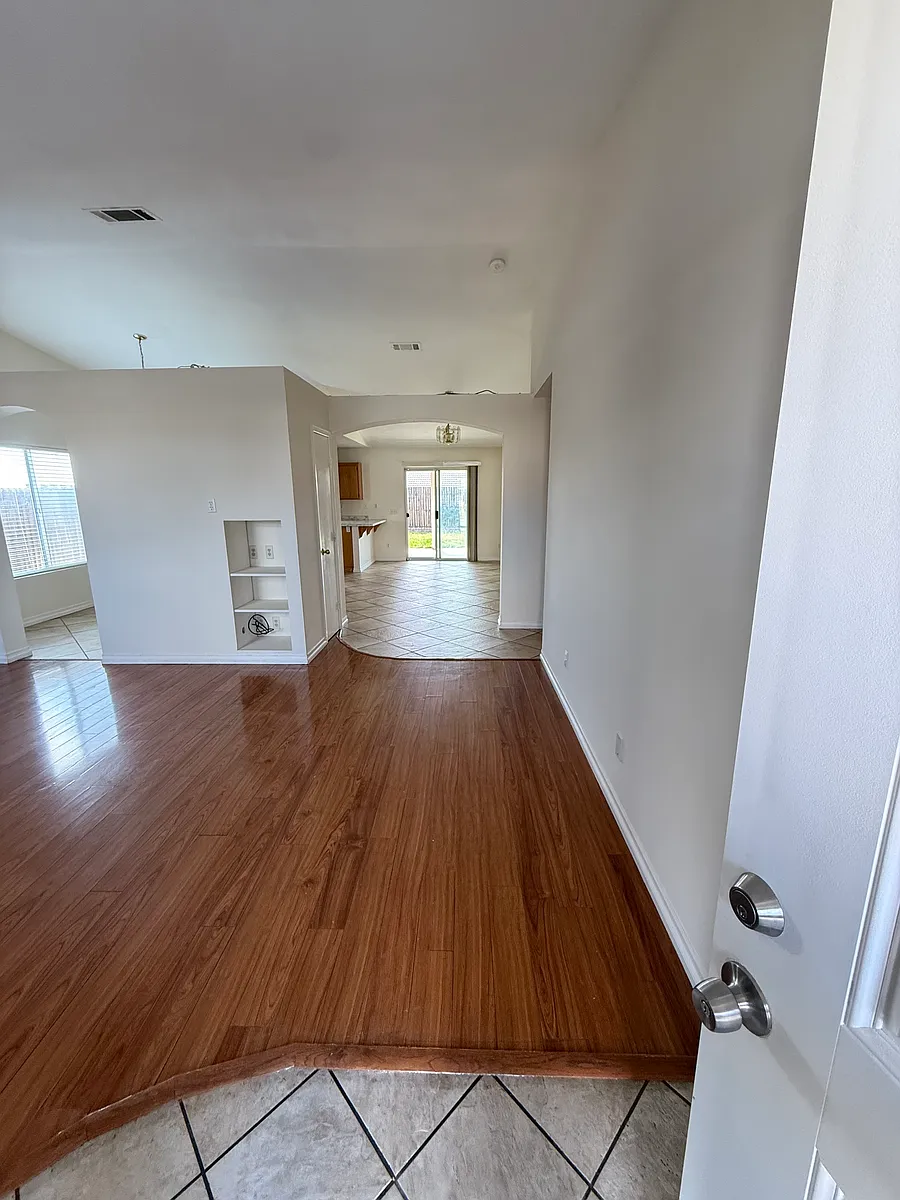 Building Photo - 937 Oregon Trl