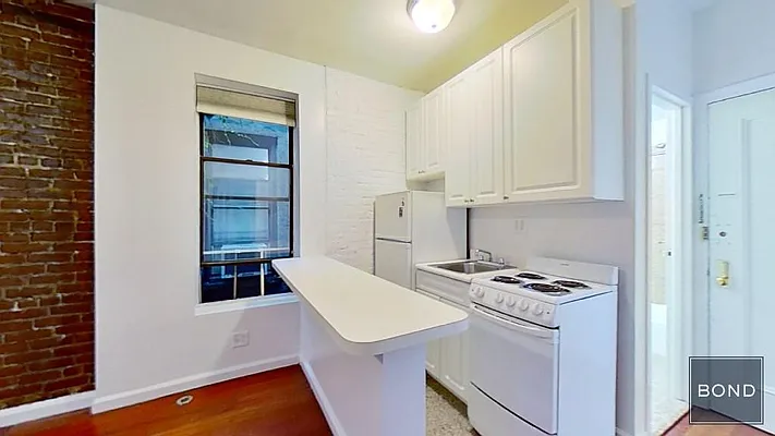 Rented by Bond New York | media 52