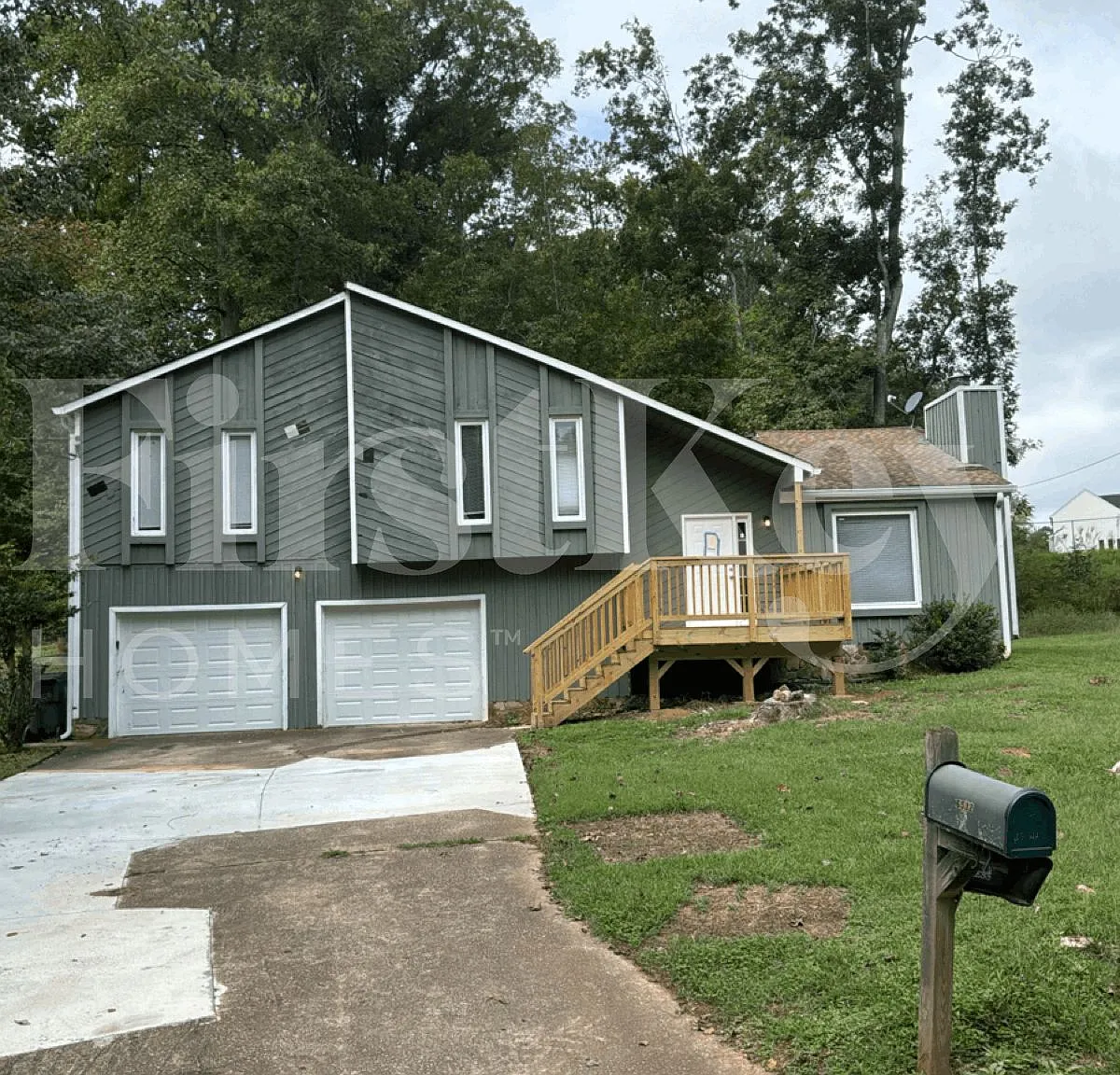 4 bed, 2.0 bath, 1900 sqft, $2,305 — Photo 1