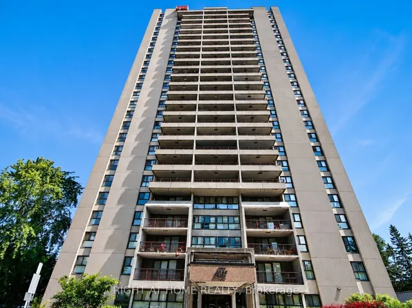1785 Frobisher Ln #2204, Ottawa, ON K1G 3T7