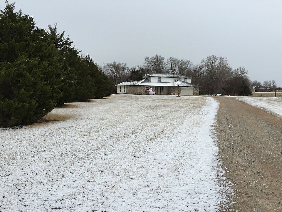 2nd image of 10 Cedar Cir