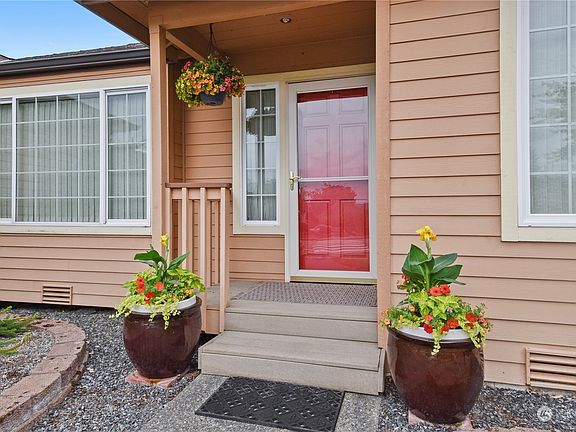 2nd image of 6702 71st Avenue NE