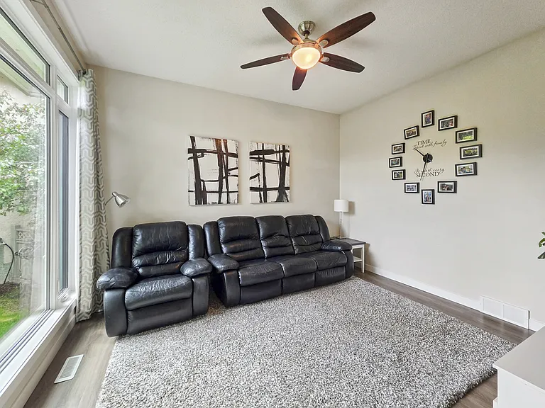 138 Mount Robson Close SE — Photo 14