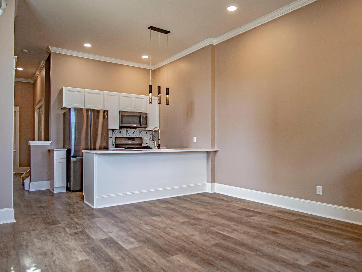 2 bed, 1375 sqft, $2,100 — Photo 4
