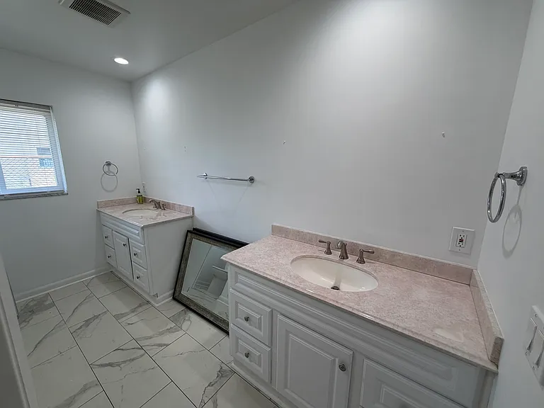 499 W Conference Dr — Photo 18
