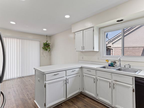 5th image of 42137 Trent Dr