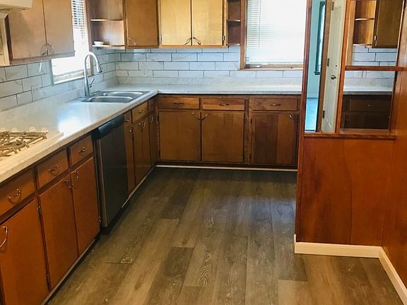 4th image of 97 Helen St #1
