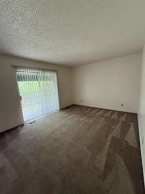 2 bed, $995 — Photo 2