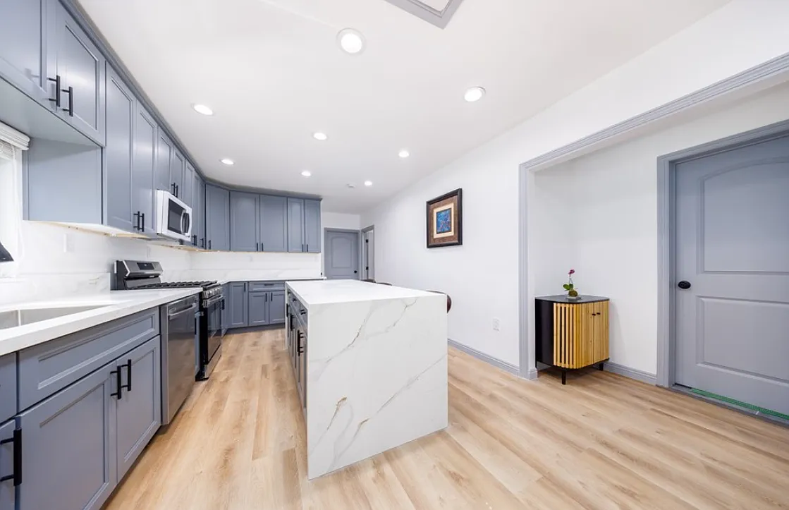3 bed, 2.0 bath, 1000 sqft, $4,150 — Photo 2