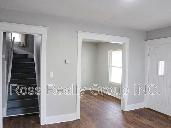 2nd image of 902 Mason St