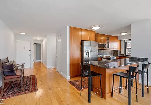 4th image of 413 Grand St APT F1204