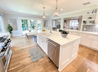 16761 Moorpark St, Encino, CA 91436