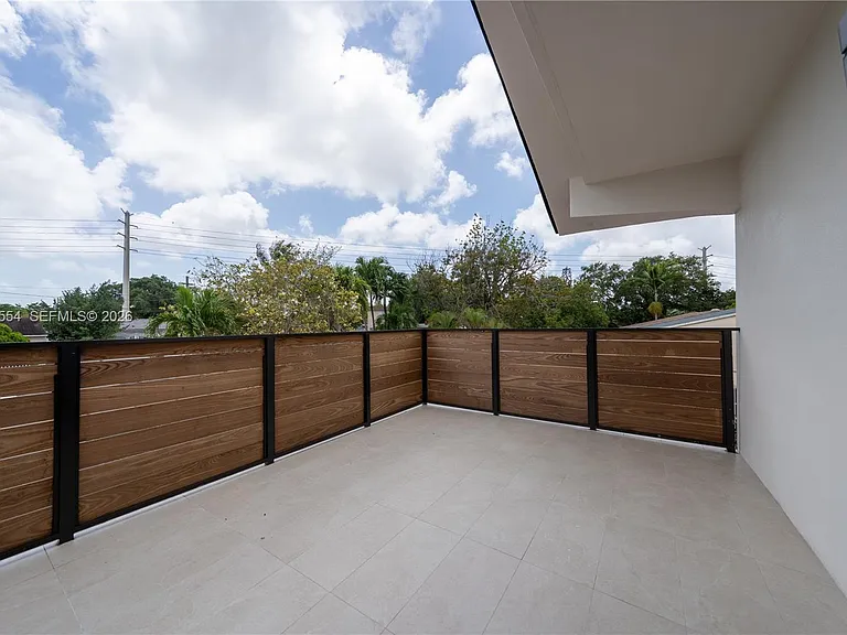 370 Flagami Blvd — Photo 34