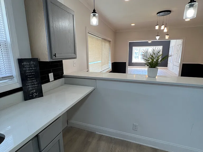 402 Lincoln St — Photo 12