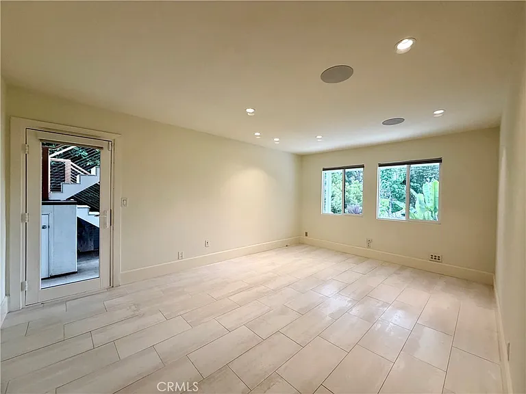 363 Newport Glen Ct — Photo 35