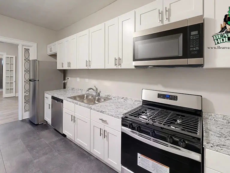 135 Beethoven St #1 — Photo 1