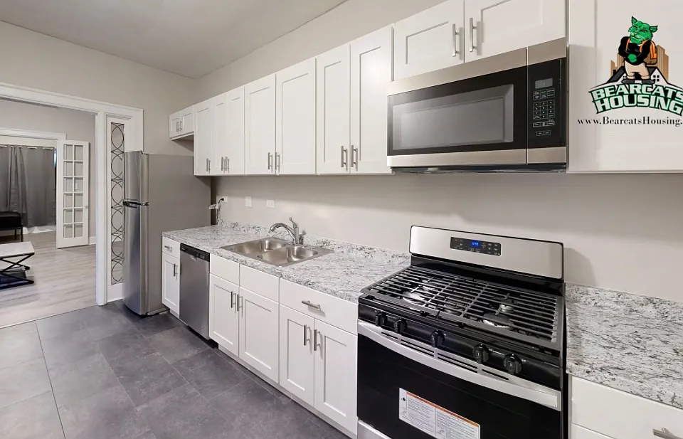 135 Beethoven St #1