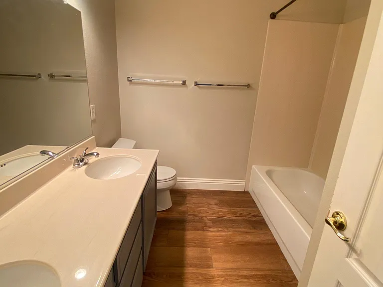 Bloomingdale Ct — Photo 11