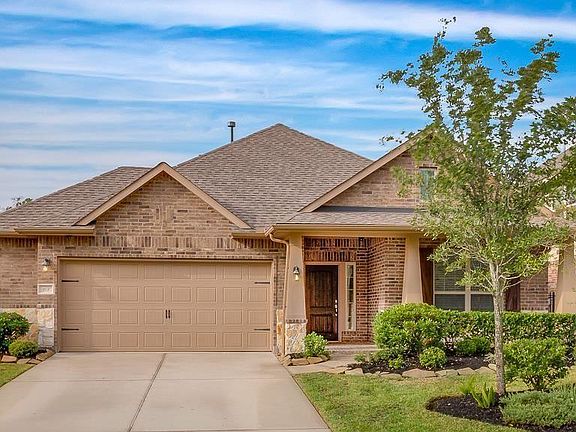 3rd image of 102 W Wading Pond Cir