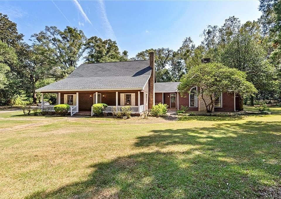 HOME WITH 10+ACRES!!