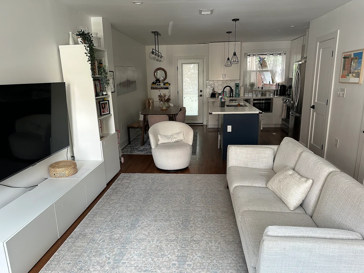 2 bed, 1.5 bath, 1020 sqft, $3,800 — Photo 3