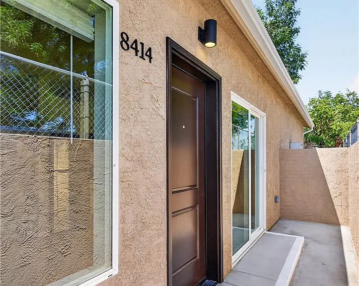 8414 Burnet Ave — Photo 21