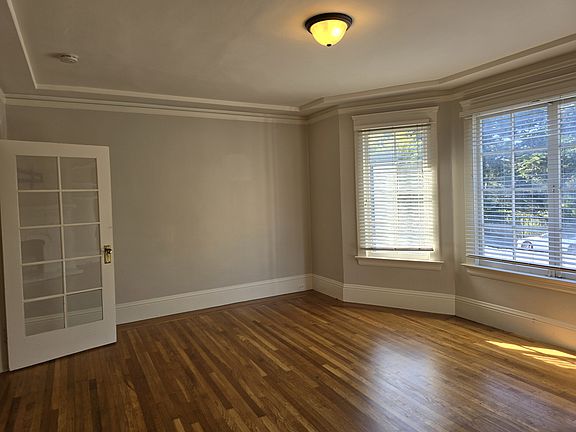 3rd image of 1133 Lincoln Way