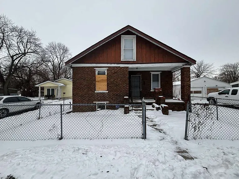 2228 E Brown St — Photo 1