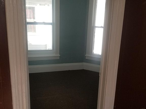 3rd image of 1009 Oak St #2
