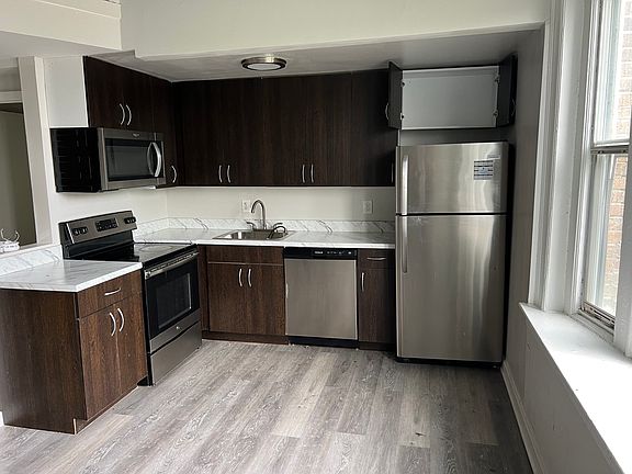3rd image of 5215-31 Schuyler St #B407
