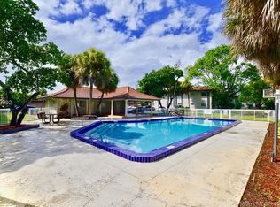 13920 Lake Placid Ct APT B22, Miami Lakes, FL 33014