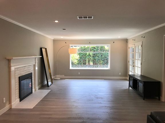 4th image of 1021 Stanley Way
