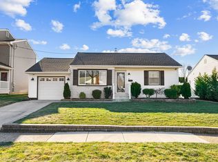 18 Overbrook Ave, Maple Shade, NJ 08052