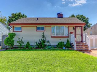 71 Grant St, Freeport, NY