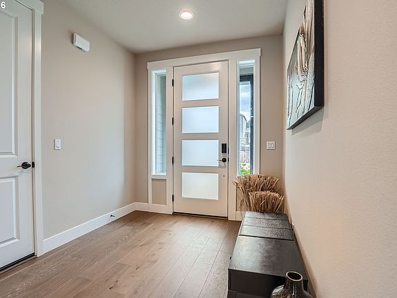 3rd image of 8935 N Juniper Cir