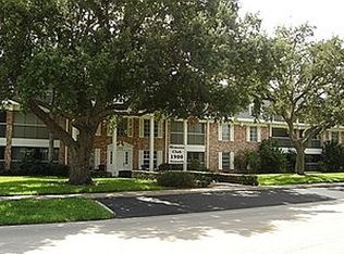 1900 Alamanda Dr APT 104, Naples, FL 34102