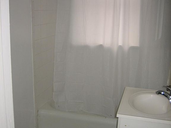 4th image of 5005 N Rockwell St #1