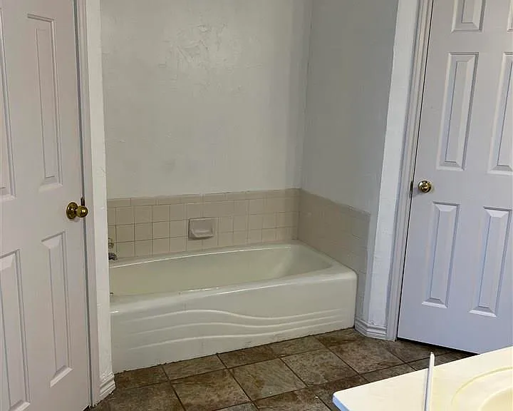 902 Sugarbush Ln — Photo 16