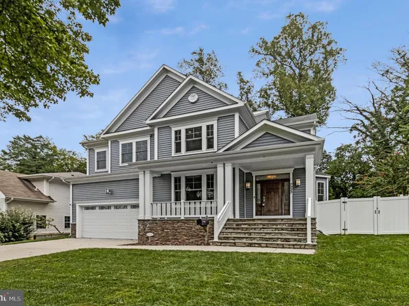 7223 Pine Dr, Annandale, VA 22003