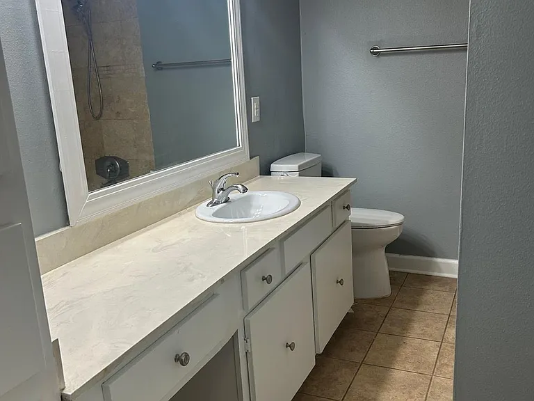 359 N Post Oak Ln #121 — Photo 16