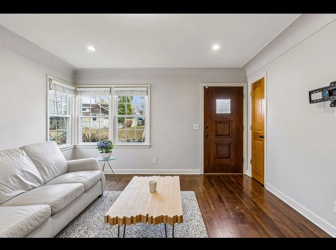 5 bed, 1600 sqft, $2,650 — Photo 4