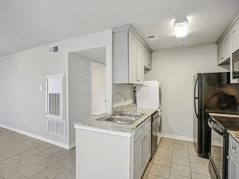 ROOKWOOD GOLF APARTMENTS — Photo 13