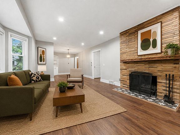 4th image of 1218 Pinehurst Blvd