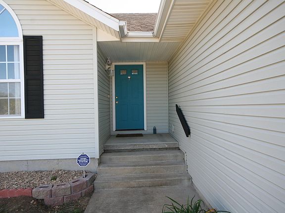 3rd image of 610 S Ashwood Ct