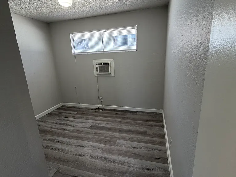 2204 Sunrise Ave #6 — Photo 6