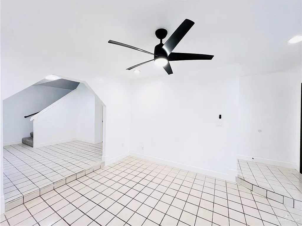 3 bed, 2.0 bath, 1344 sqft, $1,700 — Photo 4